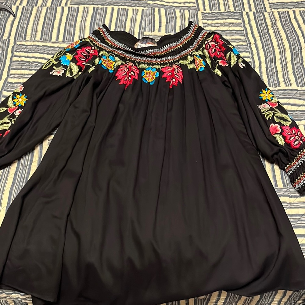 Off the shoulder embroidered top vintage collection size large